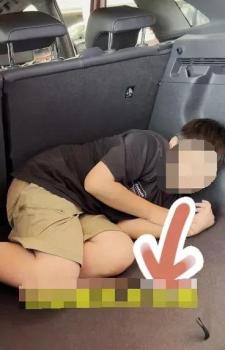 生父回應(yīng)兒子擠后備箱:不會道歉 稱未違背孩子意愿