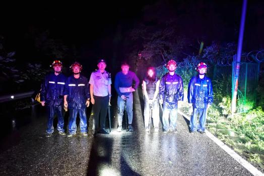 爬野長城迷路,！北京警方深夜成功營救2名被困游客 探險需謹(jǐn)慎