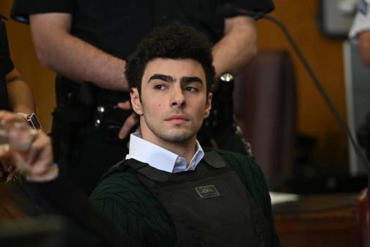 枪杀医保高管嫌犯在监狱"非常受欢迎" 模范囚犯乐于助人