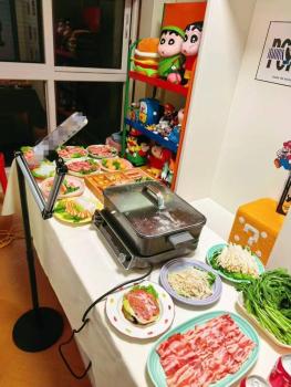 女子爆改公摊电梯厅涮火锅引争议 公摊改造惹议