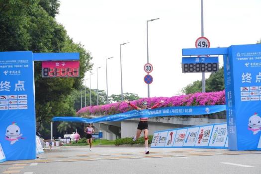 张德顺卫冕十五运会女子马拉松冠军 展现强大实力
