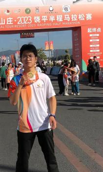 高中生操场跑步后去世 多方回应 事件引发广泛关注