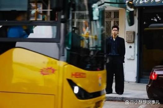 李現(xiàn)澳門掃街被路人警告 合規(guī)小插曲引發(fā)熱議