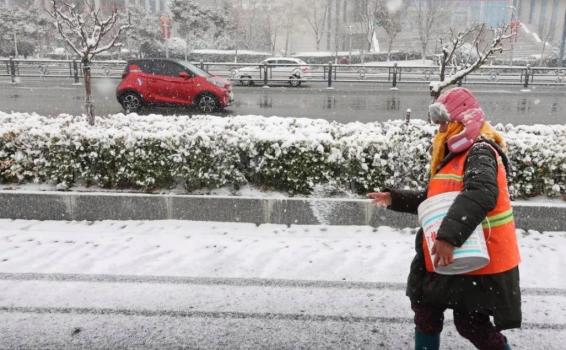 今年下雪為啥不撒融雪劑了 環(huán)保考量成主因