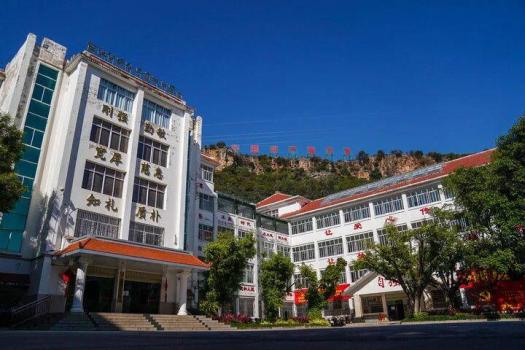 68岁张桂梅有了新愿望 燃灯接力星耀华坪