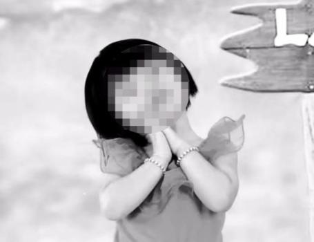 女孩被继母虐待致死案宣判 生父获刑十三年半