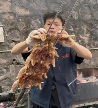 烤鸡少年喜提迈巴赫？本人回应 澄清AI视频真相