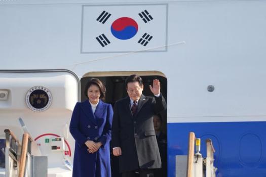 李在明携夫人乘专机启程赴华 展开国事访问