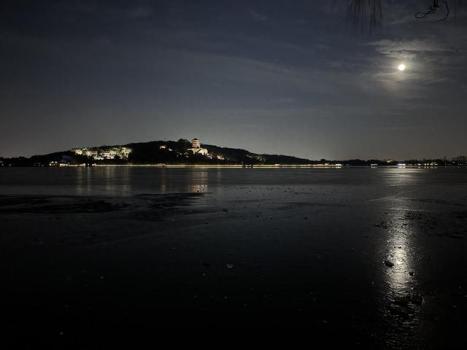 “超级月亮”没看够 高清大图来了 京城夜空无死角美丽动人