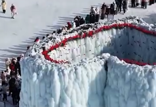 长白山景区惊现价值百万冰封皇冠 安保团队24小时全天候看守