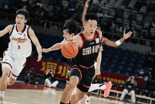 贺希宁回应挂彩:为了赢球我愿意 防守成关键