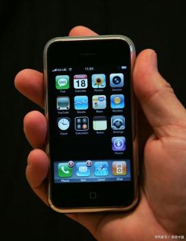 发布15年后iPhone 4突然爆火 复古潮流再起