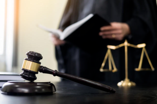 撞见前任和闺蜜共处女子坠楼致瘫 法院判决补偿损失