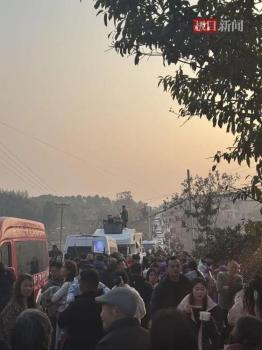 呆呆的刨猪宴：乡愁与流量的双向奔赴 万人“突袭”小山村