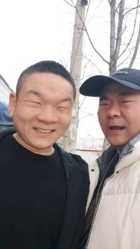 “眯眯眼兄弟”组团割双眼皮 小眼变大眼的勇气