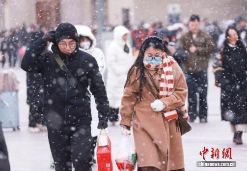 北京倡议发动居民志愿者扫雪 共筑安全出行路