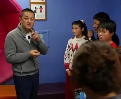 嫣然医院捐款阿姨说着说着就哭了 温暖北京冬日