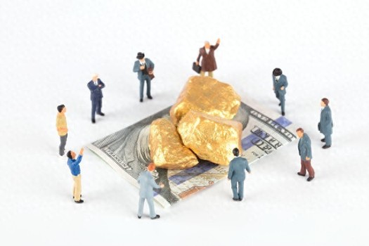 金价再创新高！男子趁金价高涨出手500克金条