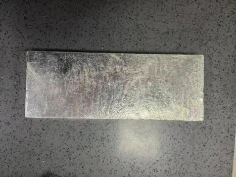 男子网购一把椅子却收到一块银砖 意外收获引发关注