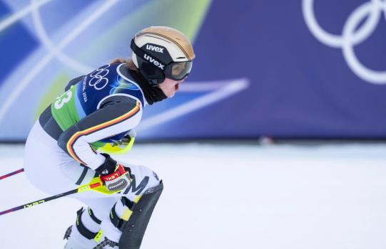 高山滑雪女子团体全能决赛：奥地利组合雷德勒/胡贝尔夺金 德国美国分获亚季军