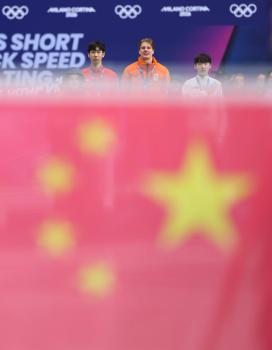 冬奥短道速滑男子1000米 孙龙摘银创佳绩