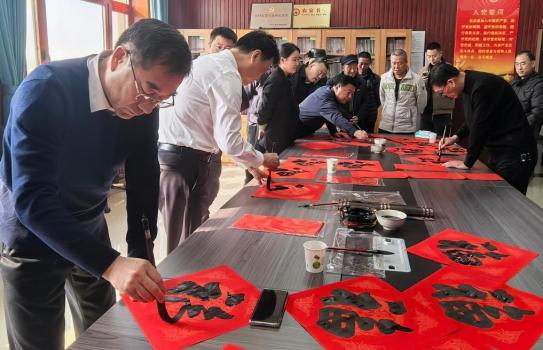 春联里的东北农村新貌 乡村振兴暖人心