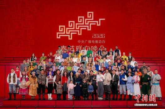 央视春晚舞台上的内蒙古身影 真情演绎感动全国观众