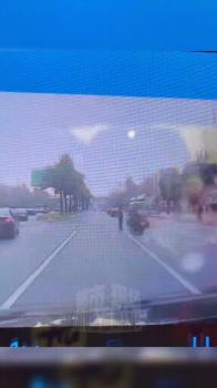 官方通报摩托车与执勤交警发生碰撞 事故详情公布