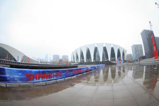 冰球盛宴时隔六年重返中国，大陆冰球联赛：上海龙队主场首秀遗憾落败 精彩比赛与艺术交融