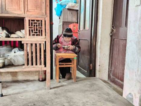 102岁奶奶50多年没进过医院 长寿秘诀大揭秘