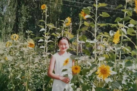 梨花岁月录｜风过兵团，“红烛”照见来路——52岁，她终于圆了自己的朗诵梦​