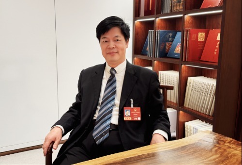 人大代表呼吁给生育女性补贴养老金 建立母亲养老金制度