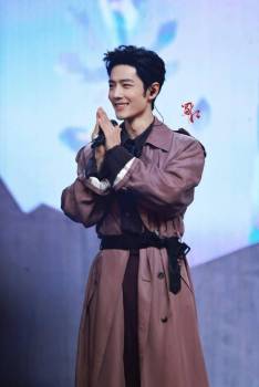 肖战就这样水灵灵路过 行走的颜值暴击现场