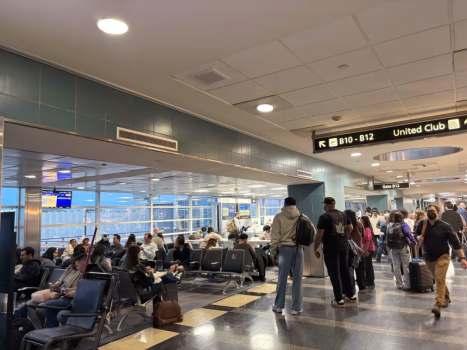 受不明化学气味影响 美首都周边4座机场一度停飞 航班延误超两小时