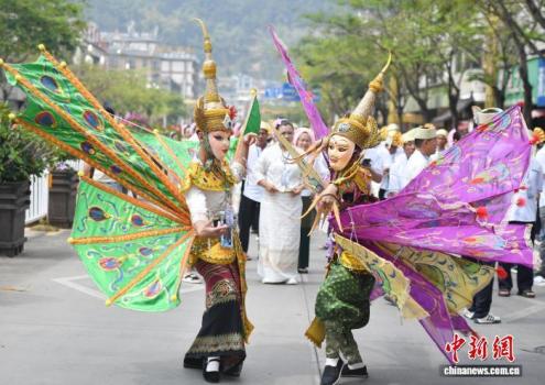 云南多地泼水节系列活动陆续开启 民族共庆传递祝福