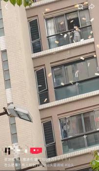 汕头撒钱事件警方已处理 真港币引发市民争抢