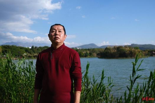 戒毒19年男子自学法律获大专文凭 重获新生与社会接纳之路