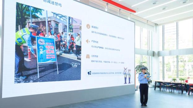 高考將至 上海愛(ài)心護(hù)考正式“出發(fā)” 司機(jī)溫情服務(wù)考生