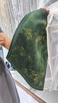 送考家長旗袍配向日葵硬核應援 高考彩頭經(jīng)濟升溫