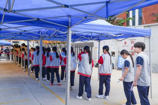 每一份默默值守都是給考生的底氣 無聲守護(hù)者