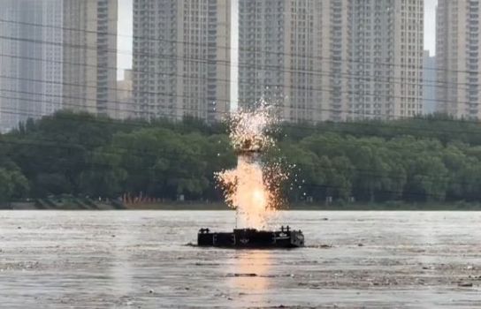 辽宁“沈阳灯塔”被冲跑 惊险漂流二十公里