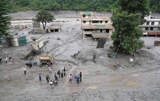 尼泊尔泥石流已致1377人遇难 灾后重建亟待团结