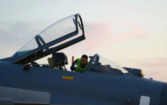 战机编队 昼夜鏖战 一组硬核训练大图来袭