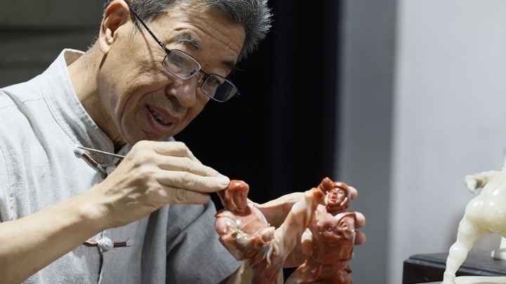 Maestro Qian realizza le sculture in pietra per i Giochi Asiatici di Hangzhou(1/9)