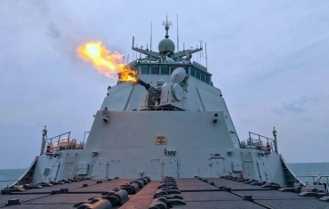 东海某海域，战舰出击！