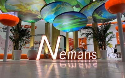 纽曼思0重大研发开支，46个人能搬上港股吗？