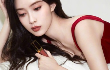 孟子义一袭红裙身材姣好 皮肤白皙温柔优雅