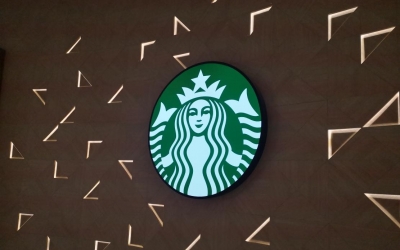 县里比一线还赚钱，星巴克不改腔调